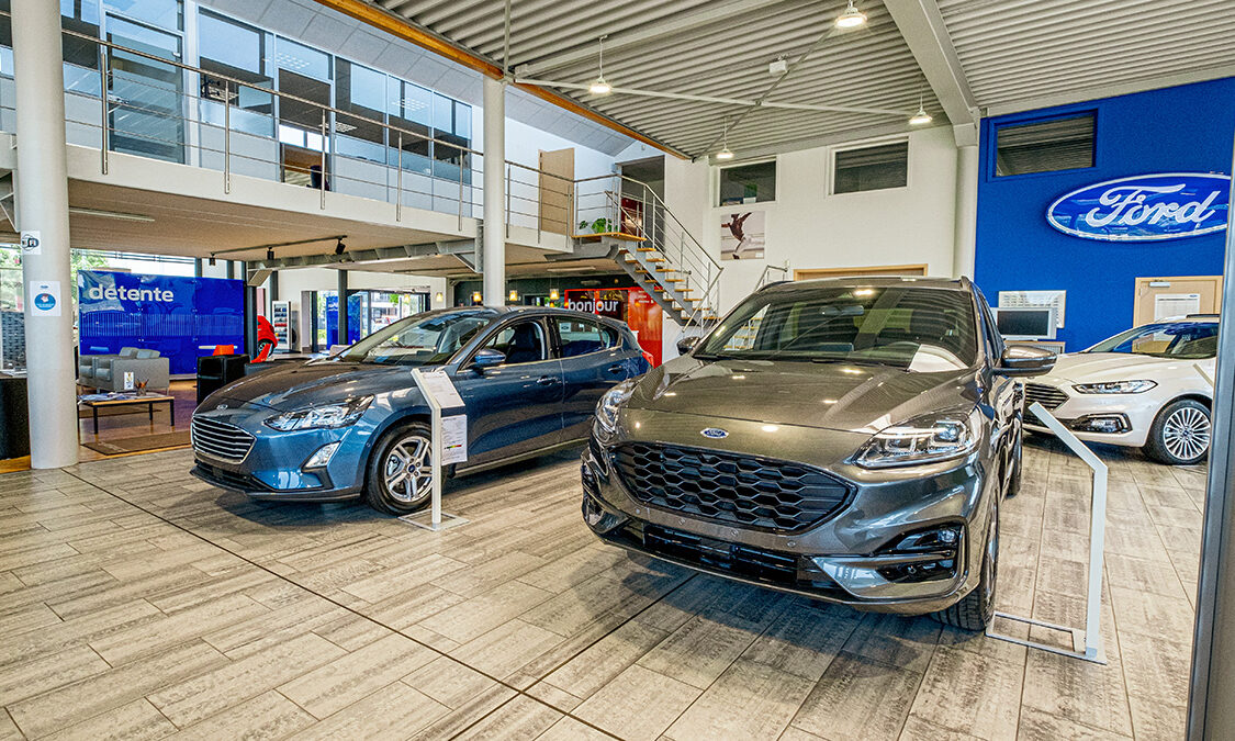 Intérieur de la concession Ford de Marche-en-Famenne