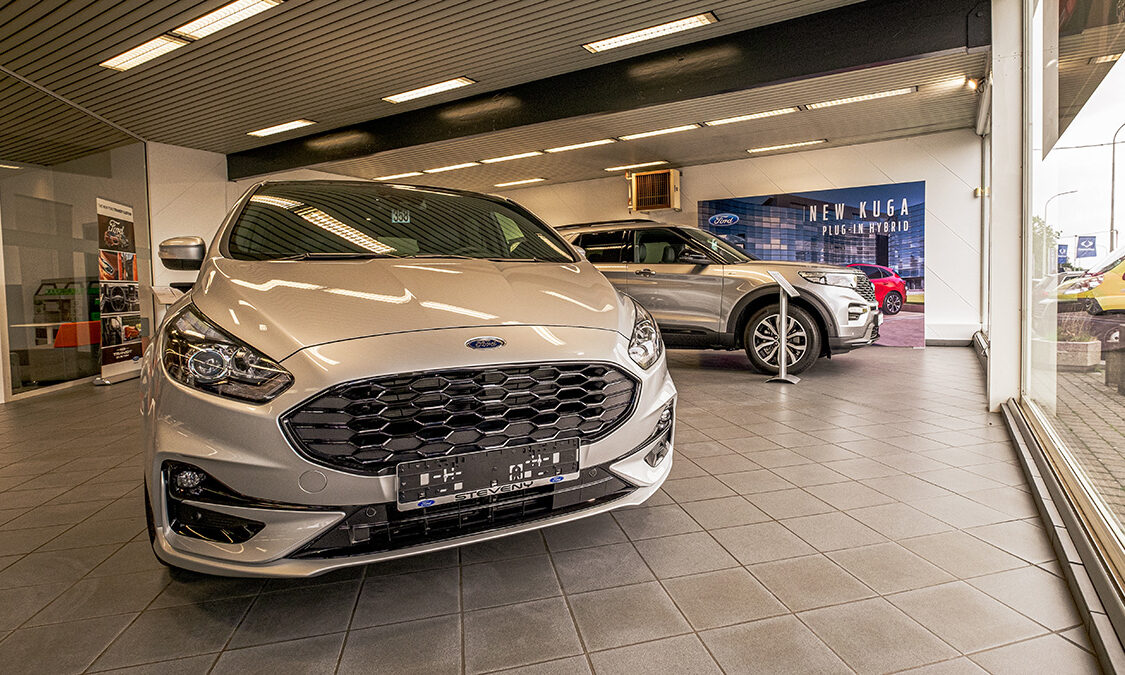 Intérieur de la concession Ford de Nivelles