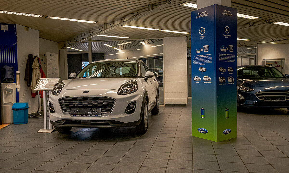 Intérieur de la concession Ford de Nivelles